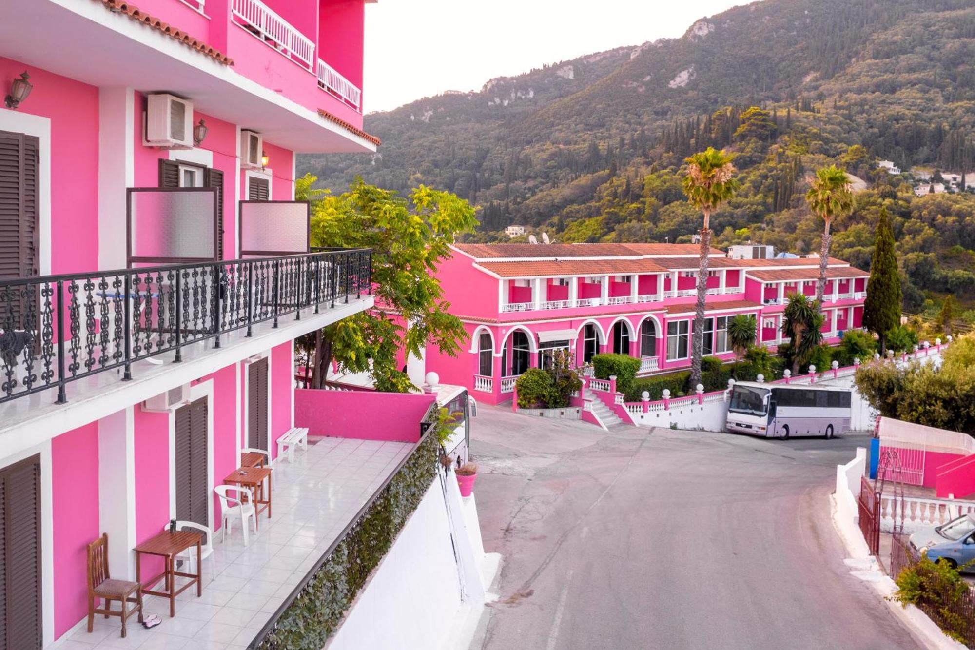 The Pink Palace Hostel Agios Gordios  Exterior foto